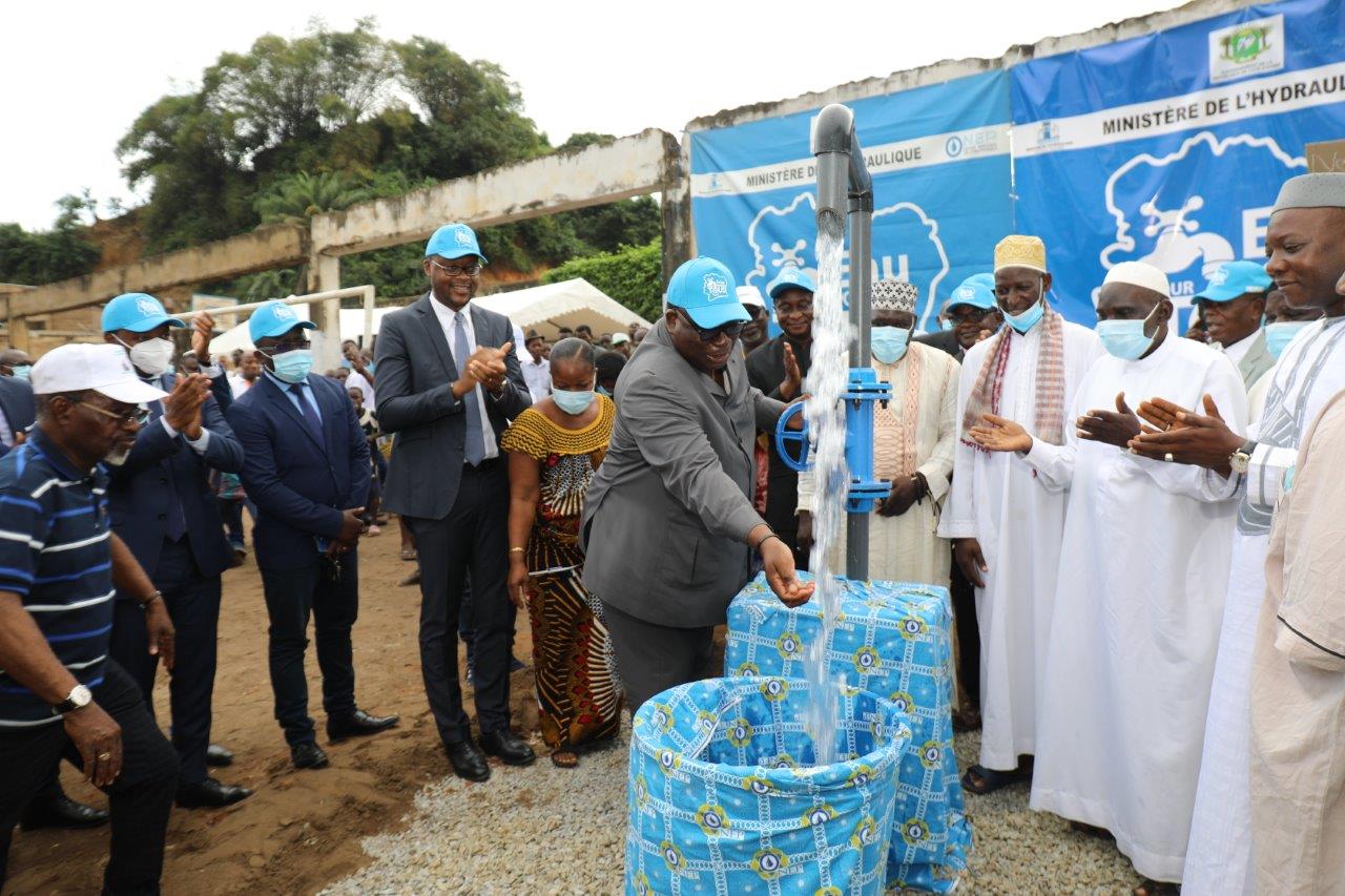 PROGRAMME EAU POUR TOUS: LA SODECI AUX CÔTÉS DE L'ÉTAT POUR FACILITER L'ACCÈS À L' EAU POTABLE. 